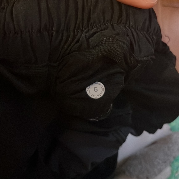 Black Camo Lululemon Hotty Hot Shorts. 4 inch inseam - Picture 4 of 4